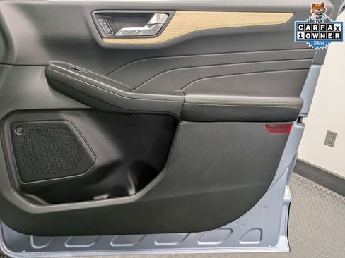 Used 2022 Ford Escape Titanium w/ Titanium Premium Package image 28