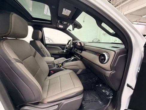 Certified 2026 Chevrolet Colorado ZR2 w/ Technology Package AWD/4WD image 32