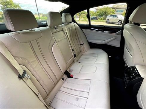 Used 2021 BMW 530e w/ M Sport Package image 26