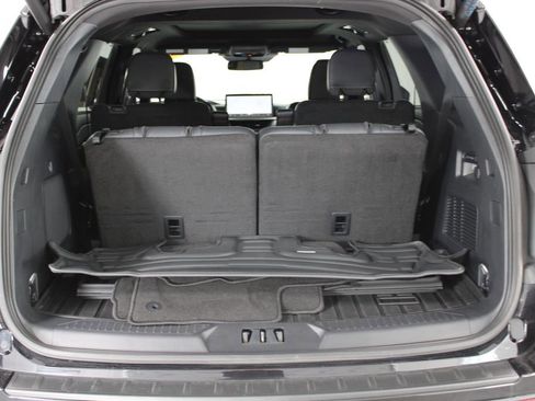 Used 2025 Ford Explorer ST image 18