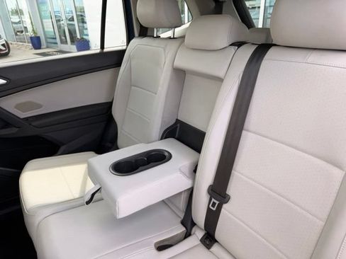 Used 2019 Volkswagen Tiguan SE w/ Panoramic Sunroof Package AWD/4WD image 12