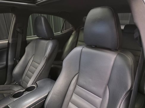 Used 2017 Lexus IS 350 F Sport RWD image 19