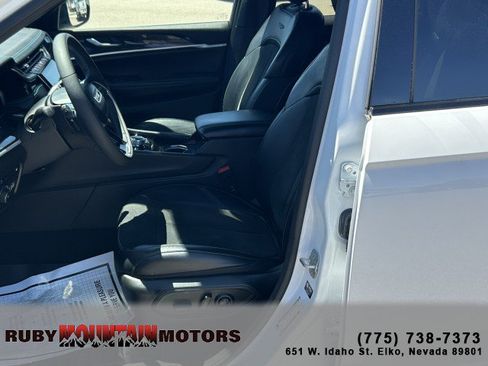 Used 2022 Jeep Grand Cherokee Trailhawk AWD/4WD image 11