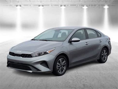 Used 2024 Kia Forte LXS image 4