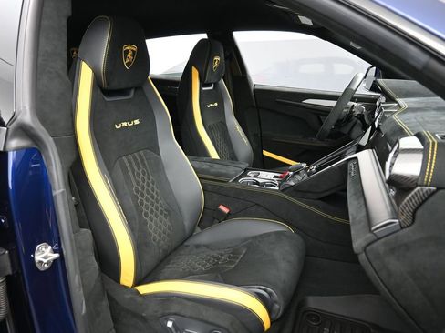 Used 2023 Lamborghini Urus Performante AWD/4WD image 35