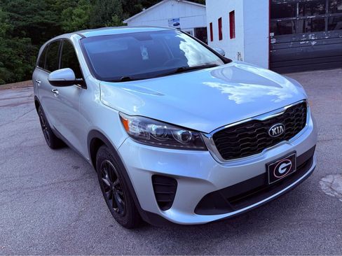 Used 2020 Kia Sorento AWD V6 image 4
