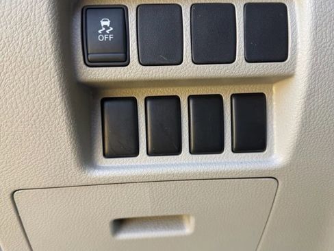 Used 2013 Nissan Quest S image 27