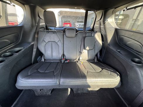 Used 2020 Chrysler Pacifica Touring-L w/ Advanced Safetytec Group image 11