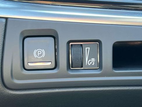 Used 2025 Cadillac XT6 Premium Luxury FWD image 23