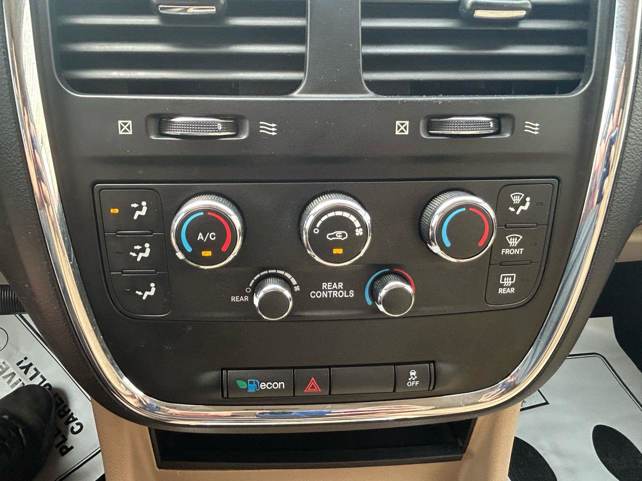 Used 2016 Dodge Grand Caravan SXT FWD image 22