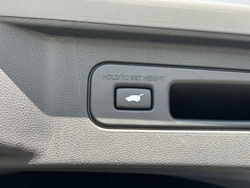 Used 2025 Honda Pilot TrailSport image 15