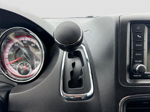 Used 2019 Dodge Grand Caravan SE image 17