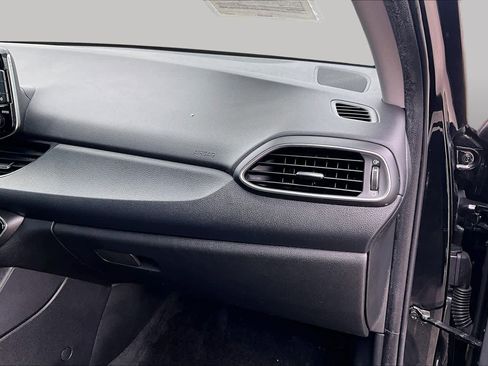 Used 2018 Hyundai Elantra GT FWD image 18