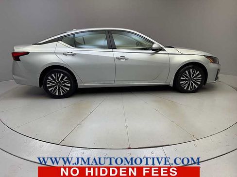 Used 2023 Nissan Altima 2.5 SV AWD/4WD image 6