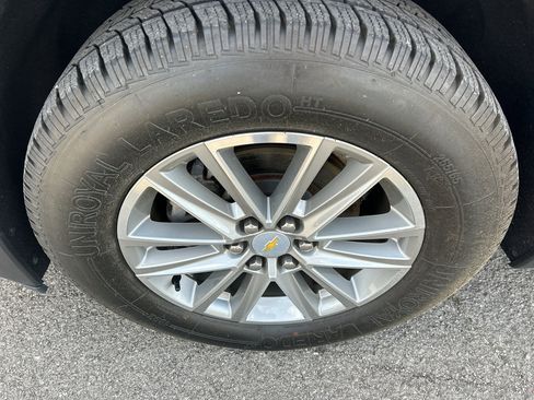 Used 2022 Chevrolet Traverse LT FWD image 10