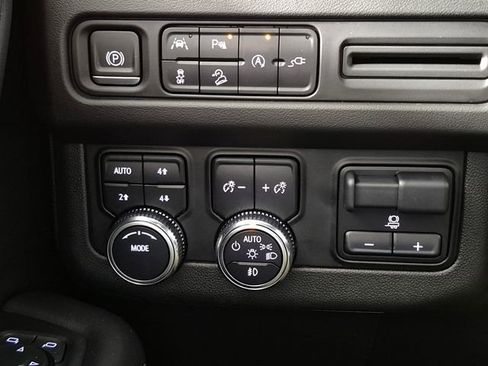 Used 2022 GMC Yukon XL AT4 w/ Max Trailering Package AWD/4WD image 16