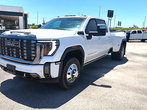 Used 2024 GMC Sierra 3500 Denali Ultimate AWD/4WD image 2