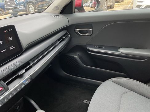 Used 2025 Kia K4 LXS image 33