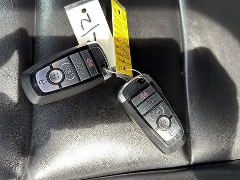 Used 2021 Ford Explorer XLT w/ Equipment Group 202A AWD/4WD image 18