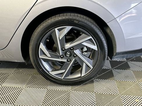 Used 2025 Hyundai Elantra SEL FWD image 29