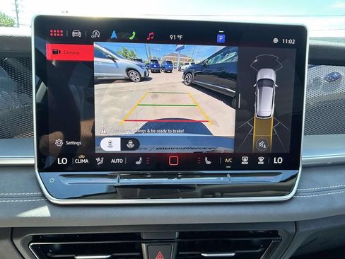 Used 2025 Volkswagen Tiguan SE w/ Panoramic Sunroof Package AWD/4WD image 16