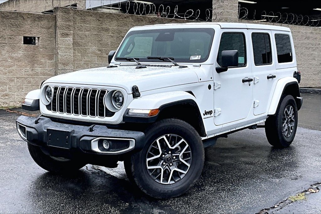 Used 2026 Jeep Wrangler Unlimited Sahara AWD/4WD image 2