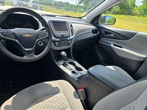 Used 2020 Chevrolet Equinox LS FWD image 17