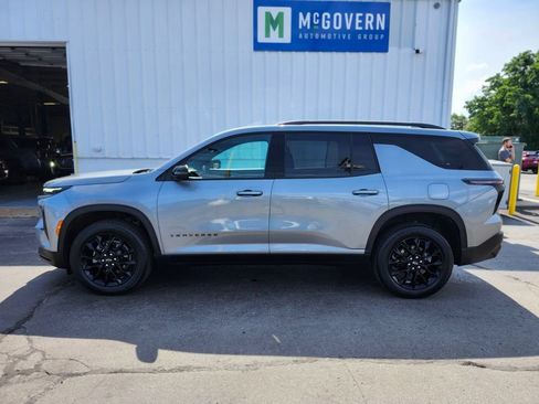 Used 2026 Chevrolet Traverse LT w/ Midnight/Sport Edition FWD image 2