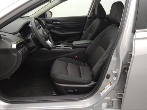 Used 2024 Nissan Altima 2.5 SV image 17