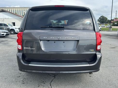 Used 2019 Dodge Grand Caravan SE w/ UConnect Hands-Free Group FWD image 4