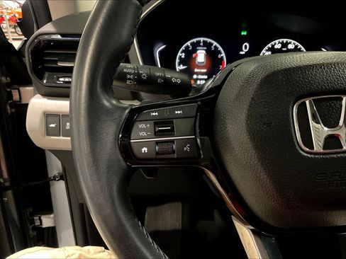 Certified 2023 Honda Pilot Touring image 11
