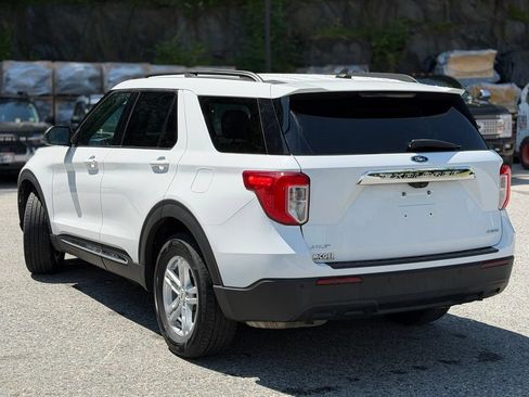 Used 2021 Ford Explorer XLT AWD/4WD image 3