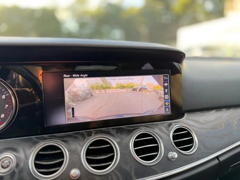 Used 2019 Mercedes-Benz E 300 4MATIC image 17