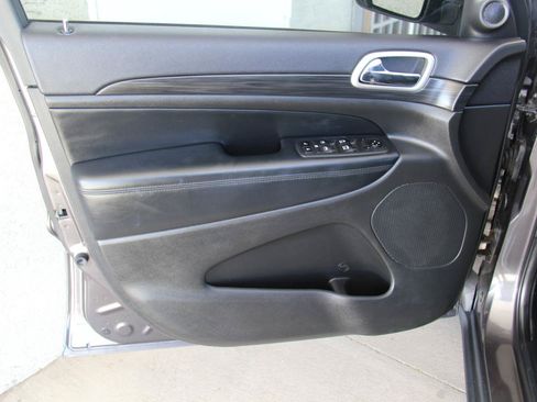 Used 2020 Jeep Grand Cherokee Laredo w/ Quick Order Package 2BN North AWD/4WD image 25