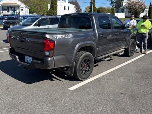 Used 2019 Toyota Tacoma TRD Sport w/ Technology Package AWD/4WD image 2