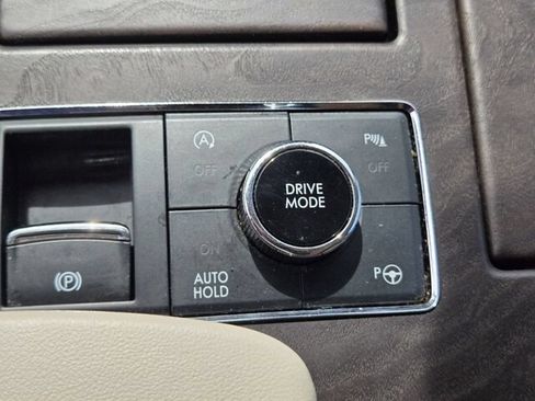 Used 2021 Lincoln Navigator Reserve w/ Luxury Package RWD image 29