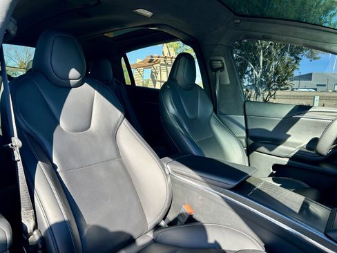 Used 2022 Tesla Model X Plaid image 15