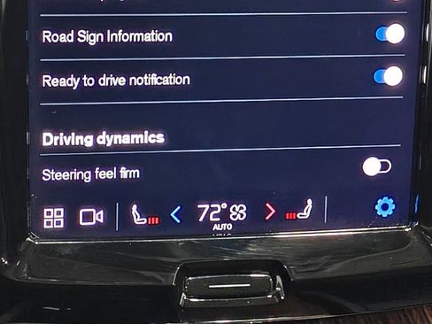 Used 2023 Volvo XC60 B5 Plus image 34