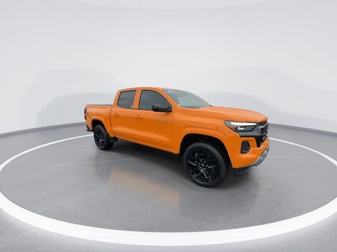 Used 2025 Chevrolet Colorado Z71 w/ Z71 Convenience Package 2 AWD/4WD image 2