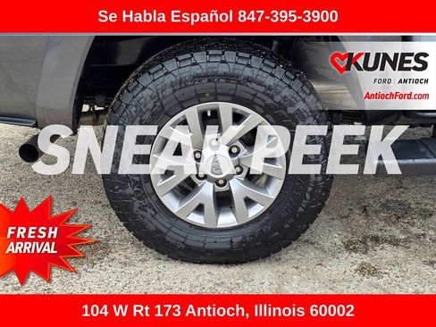 Used 2018 Toyota Tacoma SR5 AWD/4WD image 12
