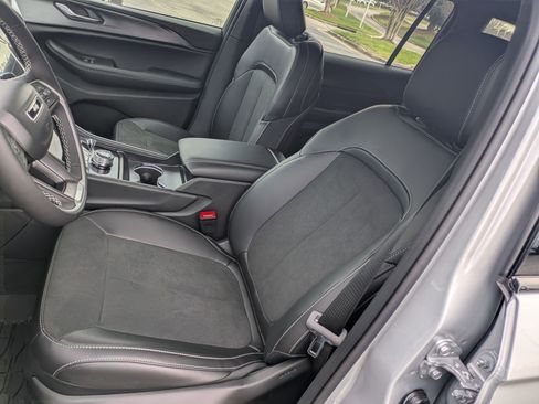 New 2025 Jeep Grand Cherokee L Altitude image 17