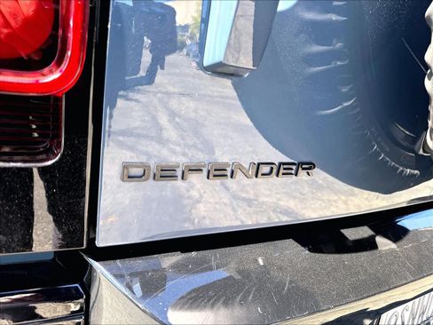 Used 2024 Land Rover Defender 110 X-Dynamic SE AWD/4WD image 8