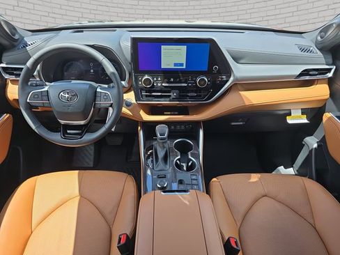 New 2026 Toyota Highlander Platinum AWD/4WD image 9