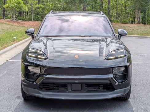Certified 2025 Porsche Macan 4S Electric AWD/4WD image 29