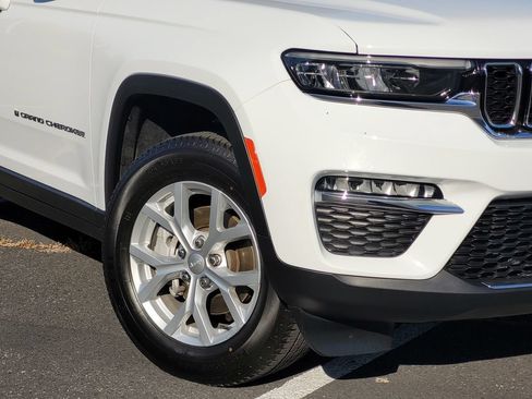 Used 2023 Jeep Grand Cherokee Limited RWD image 4