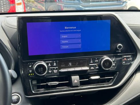 Used 2024 Toyota Highlander Platinum image 22