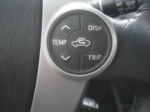 Used 2013 Toyota Prius V Five image 32