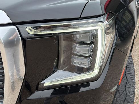Used 2022 GMC Yukon Denali AWD/4WD image 10