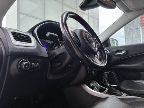 Used 2020 Jeep Compass Latitude AWD/4WD image 17