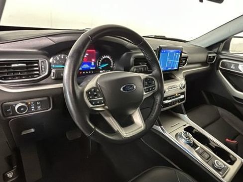 Used 2022 Ford Explorer XLT AWD/4WD image 14